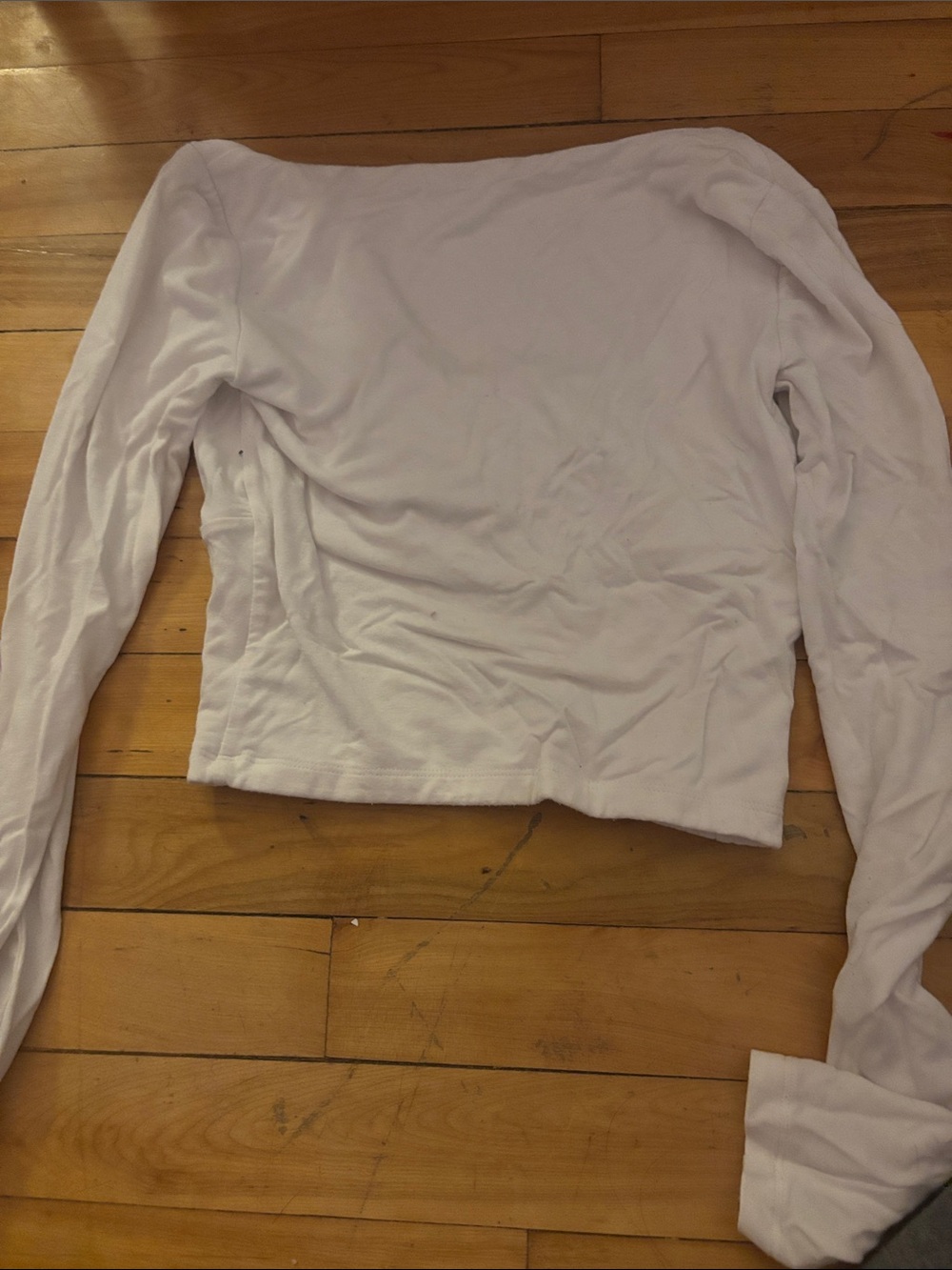 Aritzia White Long Sleeve Scoop Neck Crop Top - Picture 3 of 3